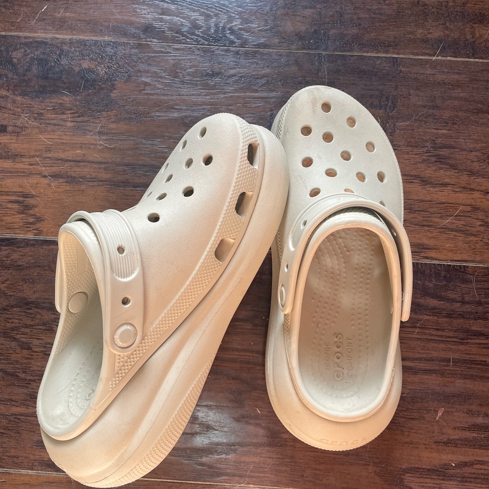 Platform Crocs - Cream - image 1